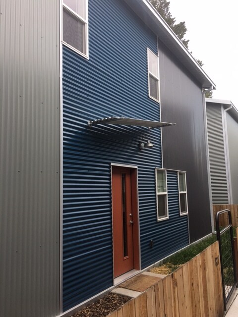 Building Photo - 817 Turner St