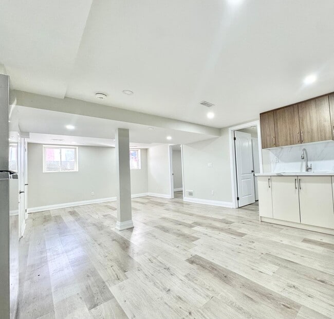 Building Photo - 12 Fernwood Crescent