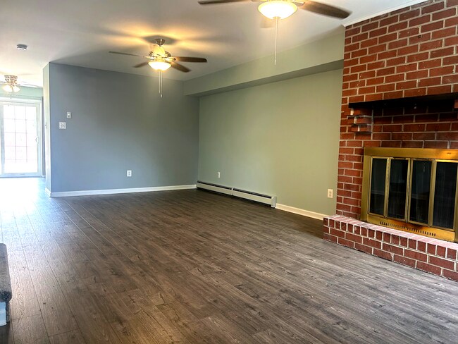 Foto del edificio - 703 Walnut Ridge Dr