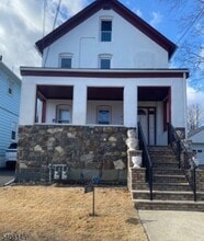 Building Photo - 315 Smith St