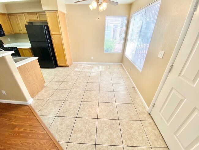 Building Photo - 1ST FLOOR CONDO UNIT 3 BEDROOM / 2.5 BATHROOMS LOCATED IN A GATED COMMUNITY!