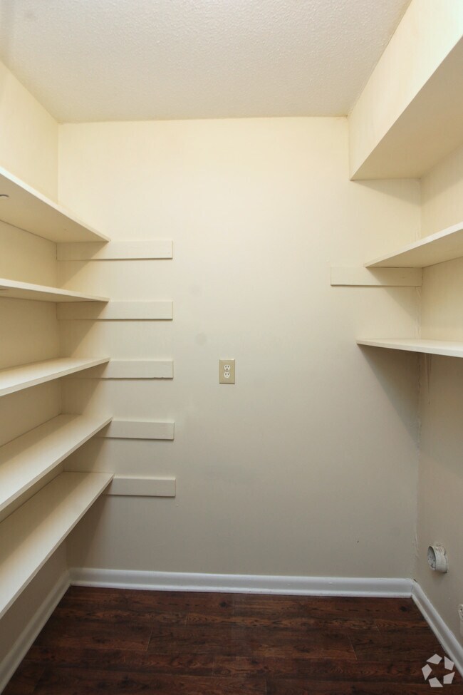 The Colony Apartments Burlington, NC