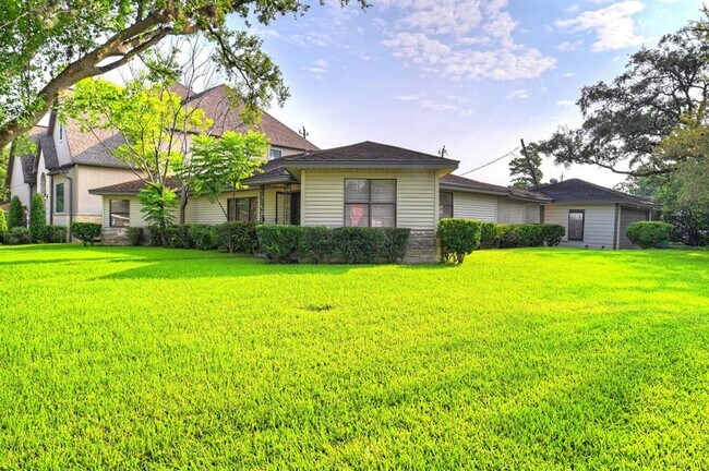 Foto del edificio - 8121 Greenbush St