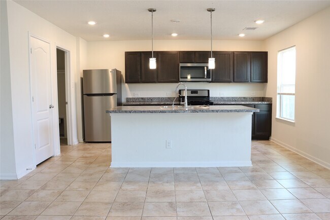 Foto del edificio - 20807 Sheffield Pk Dr