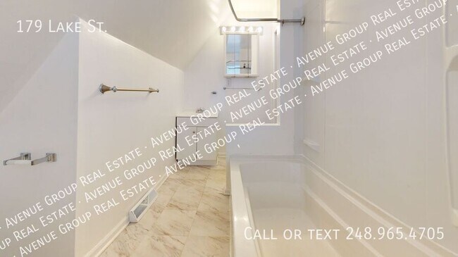 Building Photo - 179 Lake St