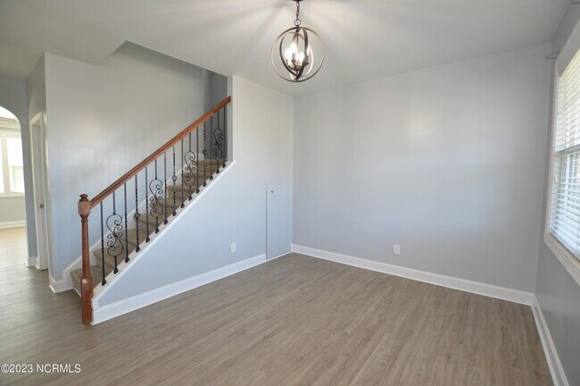 Building Photo - 232 River Winding Rd
