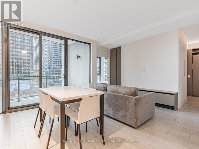 Building Photo - 1 Hillsdale Ave W