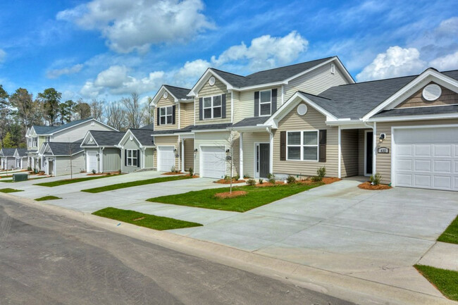 Building Photo - 491 Amesbury Dr