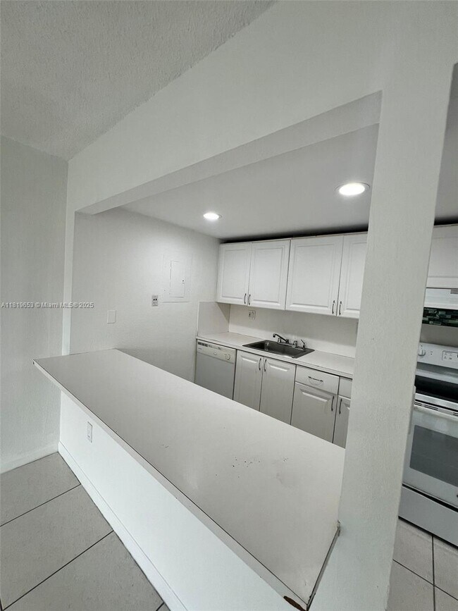 Foto del edificio - 17650 NW 68th Ave