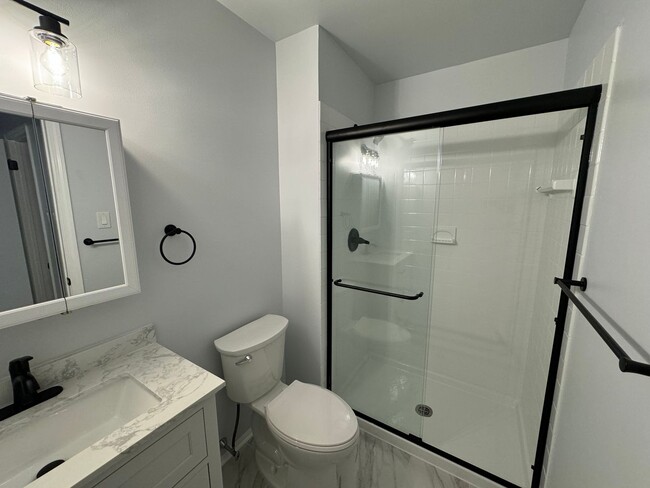 Foto del edificio - Modern 2-Bed, 2-Bath Apartment in Yardley ...