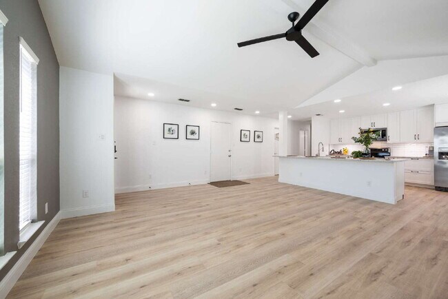 Foto del edificio - Renovated 3BR | Open Concept | Large Outdoor Space | Keller ISD