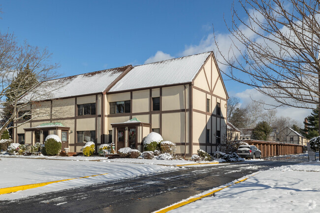 Building Photo - Cherry Valley