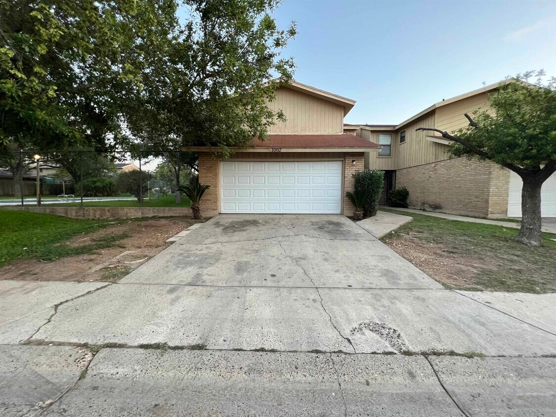 Primary Photo - 1002 Castle Heights Dr