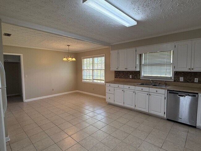 Foto del edificio - Spacious 3BD/2B located in N.E. Lowndes County