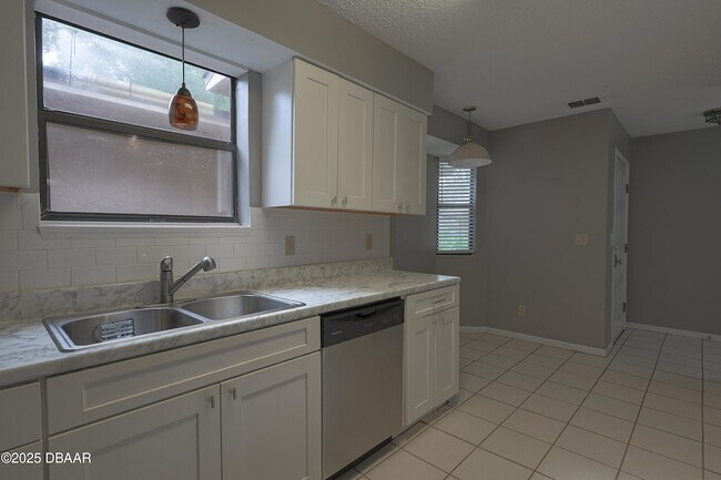 Foto del edificio - 6175 Sequoia Dr