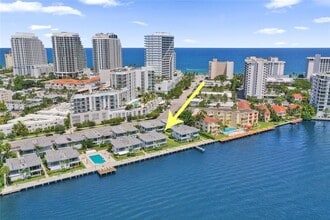 Building Photo - 425 Bayshore Dr