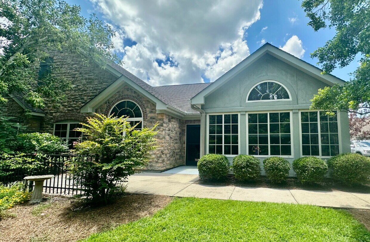 Primary Photo - Charming Two Bedroom Townhome in Abbey Gle...