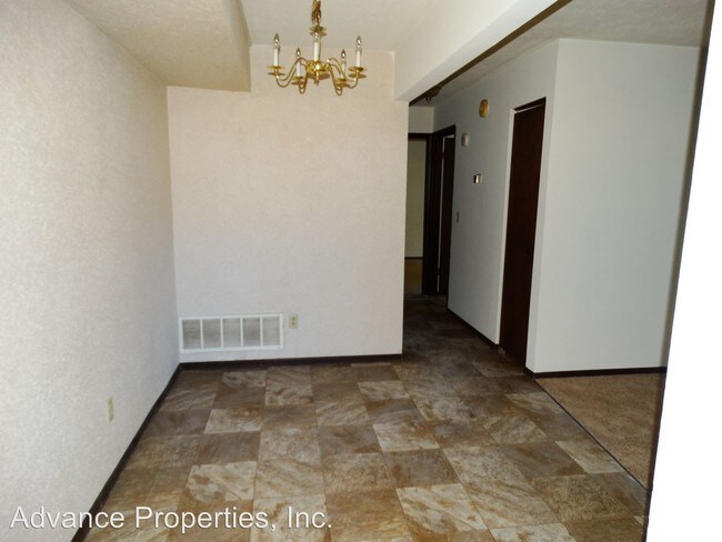 Building Photo - 812 W 53rd St