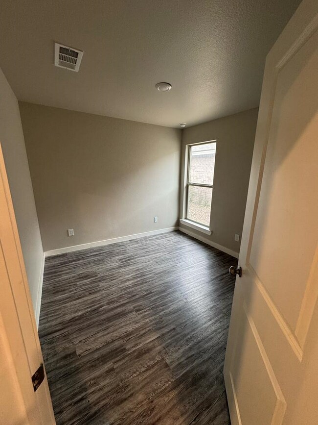 Foto del edificio - 88 Maverick Dr