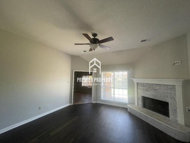 Building Photo - $300 OFF FIRST MONTHS RENT!