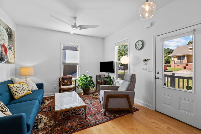 Building Photo - Gorgeous 3 Bedroom Home in Downtown Raleig...