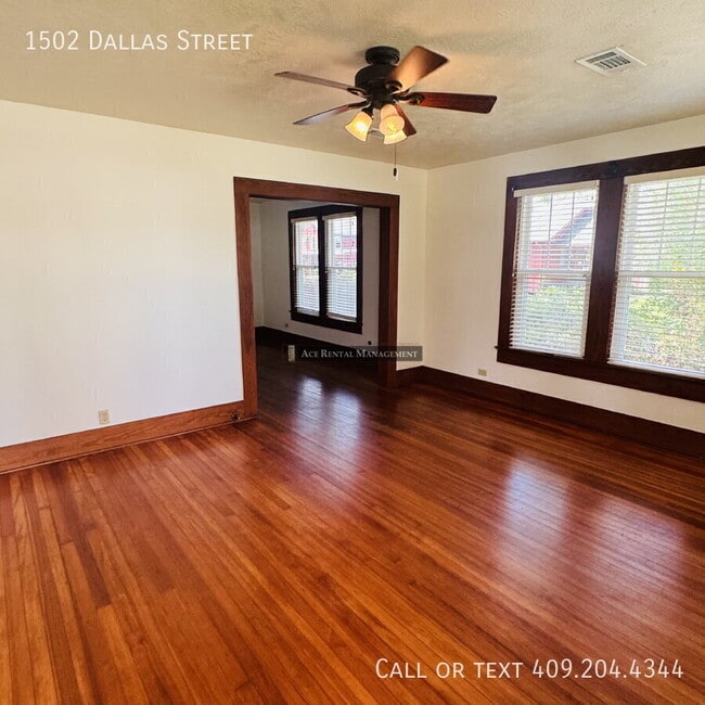 Building Photo - 1502 Dallas St