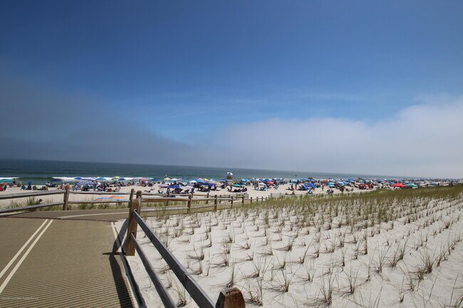 Foto del edificio - 3470 Ocean Rd
