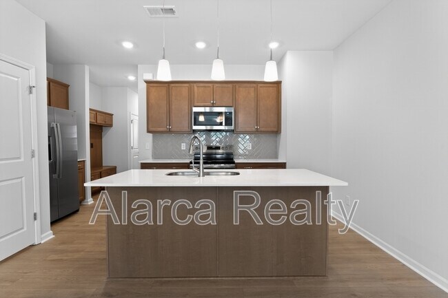 Building Photo - 2962 Sloan Dr