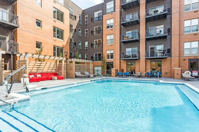 Pool - Uptown La Grange