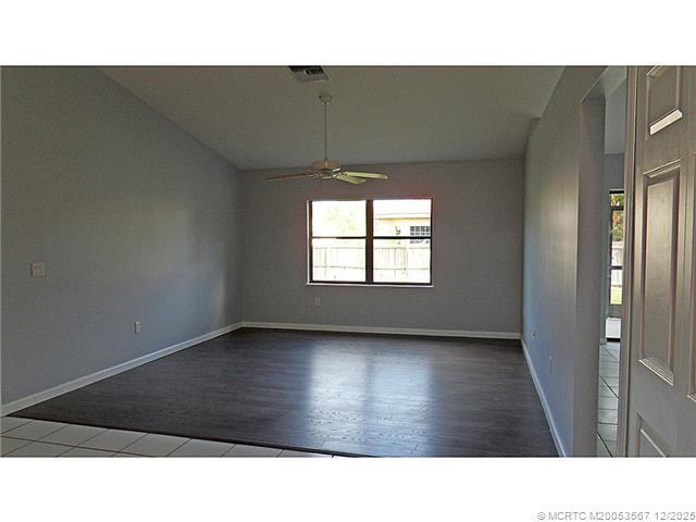 Foto del edificio - 699 SW Hoffenberg Ave