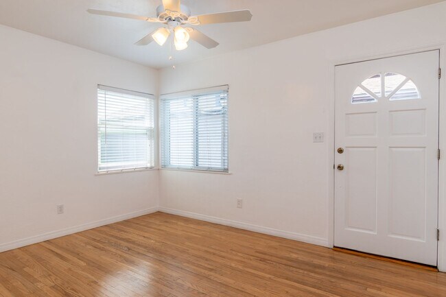 Foto del edificio - Nice 2 bedroom, 1 bath Apartment with Storage