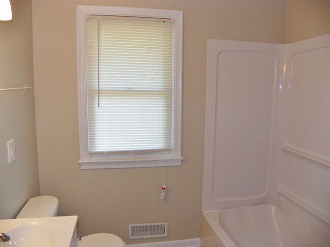 Building Photo - 4 br, 2 bath House - 7025 Edgewood Avenue