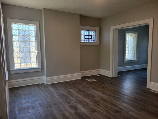 Building Photo - 798 E Whittier St