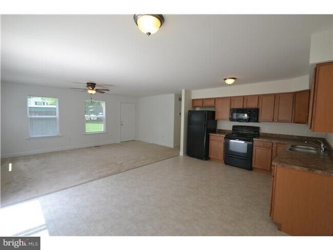 Building Photo - 203 Hamilton St