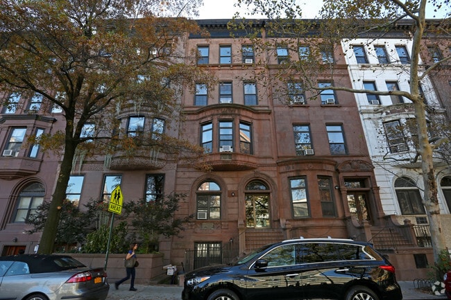 Building Photo - 110 W 76th St