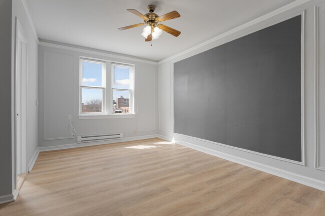 Foto del edificio - 5860 N Kenmore Ave