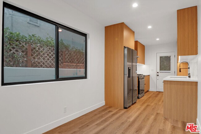 Foto del edificio - 950 Havenhurst Dr