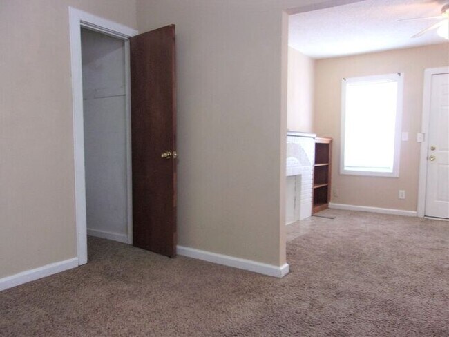 Foto del edificio - 1 BED 1 BATH CRESTWOOD HISTORICAL ADDITION...