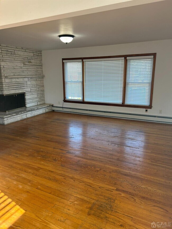 Building Photo - 254 Inza St