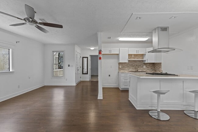 Building Photo - 366 E Post Oak Crossing SW