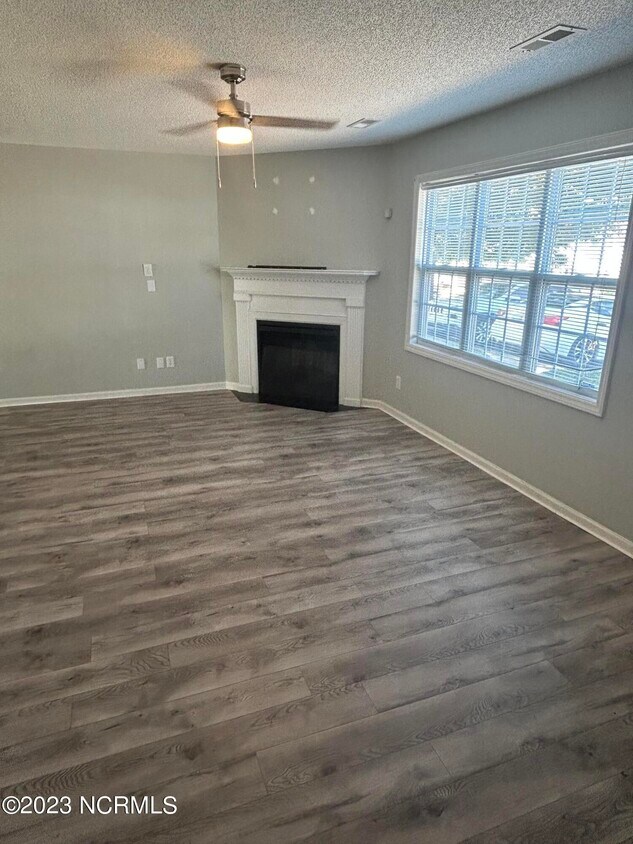 Foto principal - 890 Spring Forest Rd