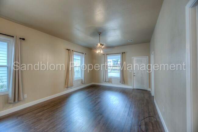 Building Photo - FOR LEASE | Sand Springs | $1445 Rent | Av...