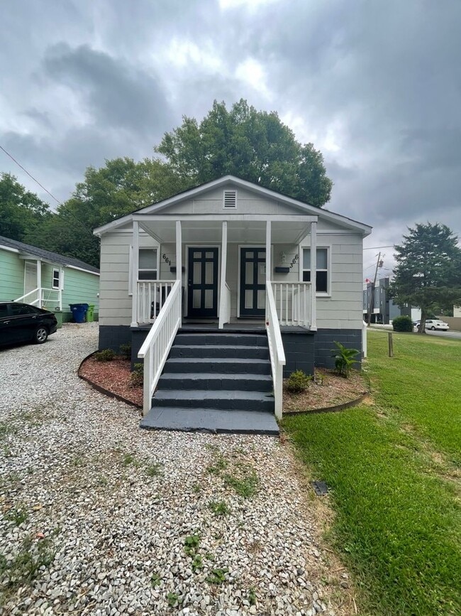 Building Photo - 1 Bedroom 1 Bathroom