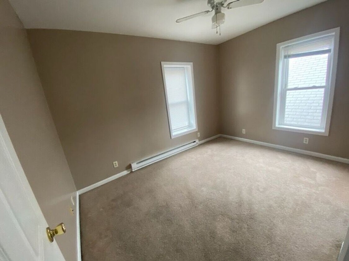 Foto principal - 927 Hayes Ave