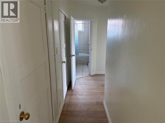 Photo du bâtiment - 449 Hazel St