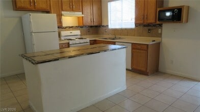 Building Photo - 3014 Sunrise Bay Ave