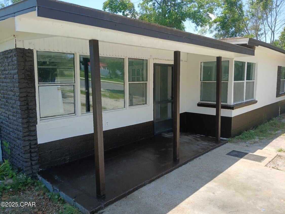 Foto principal - 706 Bay Ave