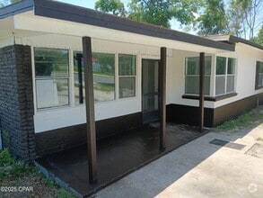 Building Photo - 706 Bay Ave