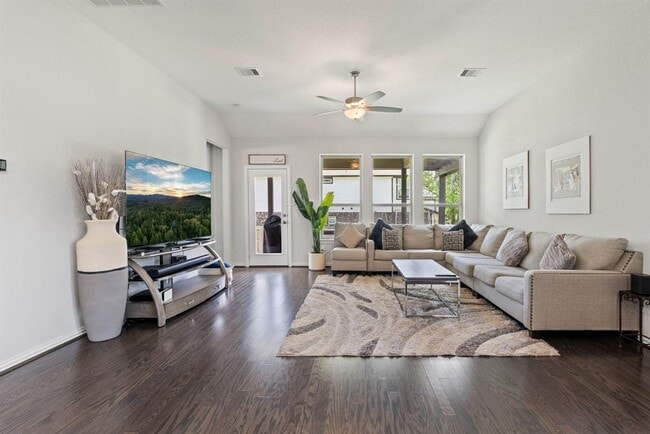 Building Photo - 519 Carina Gaze Dr