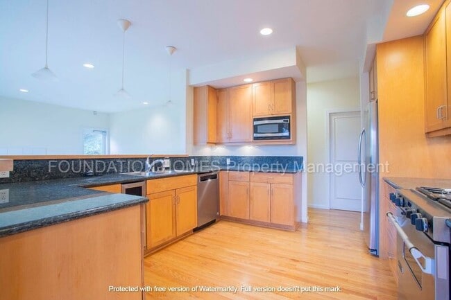 Building Photo - 1 Westridge Ln